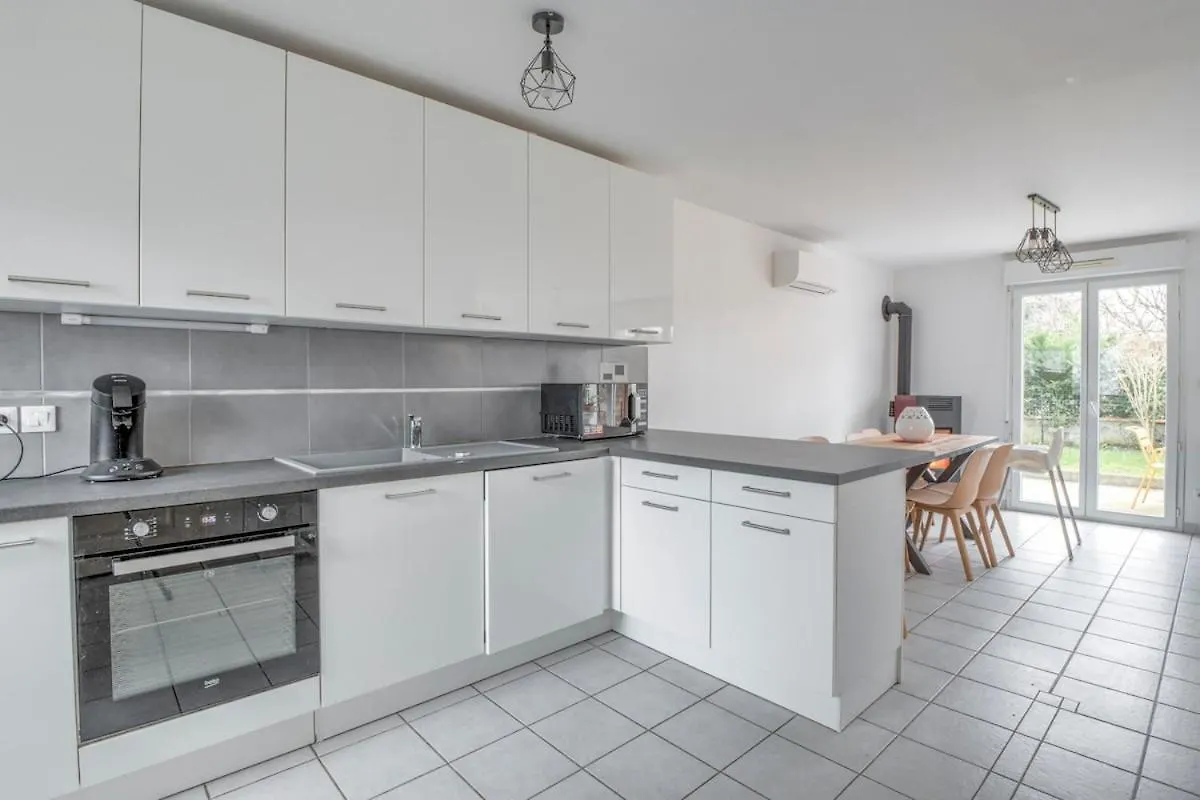 Holiday home Maison Rimbaud Saint-Denis-les-Bourg