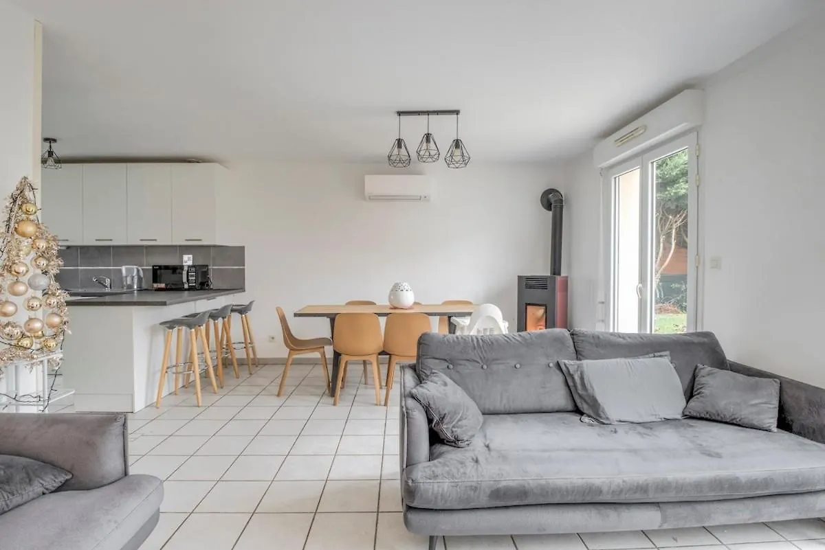 Holiday home Maison Rimbaud Saint-Denis-les-Bourg France