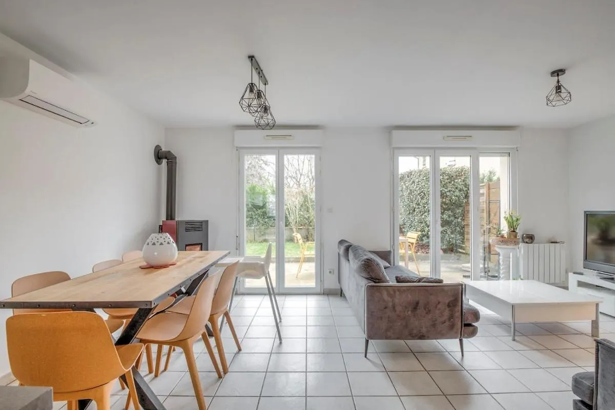 Maison Rimbaud Saint-Denis-les-Bourg