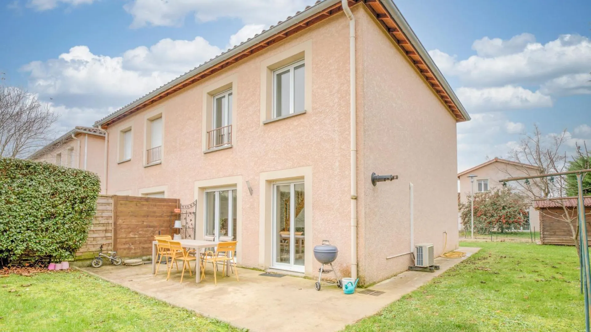 Maison Rimbaud Saint-Denis-les-Bourg