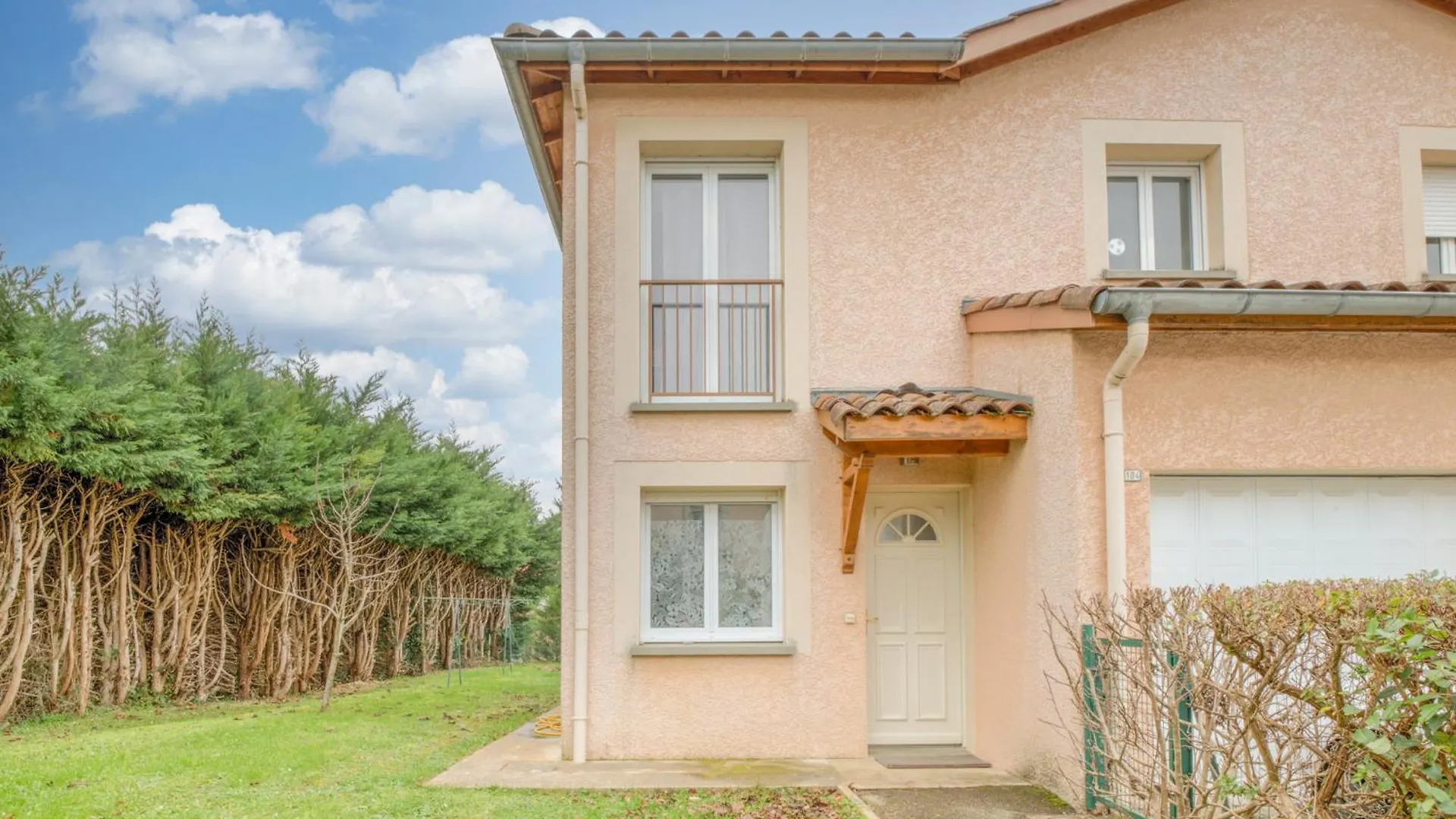 Maison Rimbaud Saint-Denis-les-Bourg Holiday home